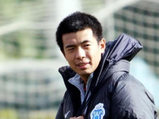 整个中国足坛都罕见：教练让38岁前国脚教外援踢任意球(2)