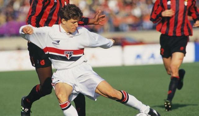 90年代少数于英超取得成功的巴西球员，“小巨人”儒尼尼奥！(3)