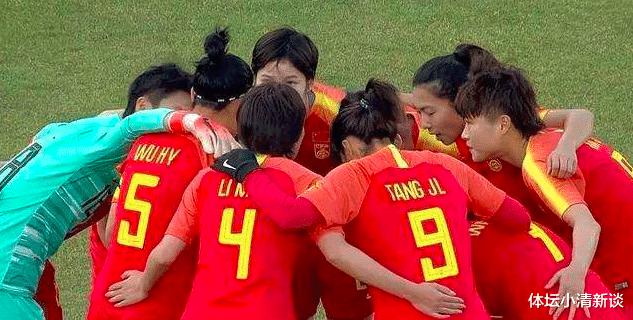 国足有世界一流的待遇，却只有世界三流的成绩，球迷：干脆去踢女足吧(2)