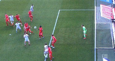 【德甲】穆勒进球无效 莱万点射 拜仁客场1比0领先(2)