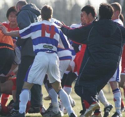 2007年，中国国奥队为何会和英国巡游者预备队发生群殴事件？(4)