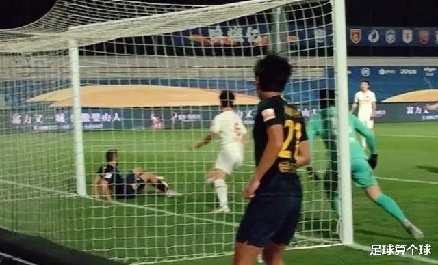 2-0！香港21岁球员技惊四座！超级外援空门不进，主帅懵逼(4)