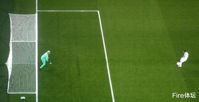 曼联2-1出现严重误判！姆巴佩被推倒在地却不吹，令巴黎错过点球(3)