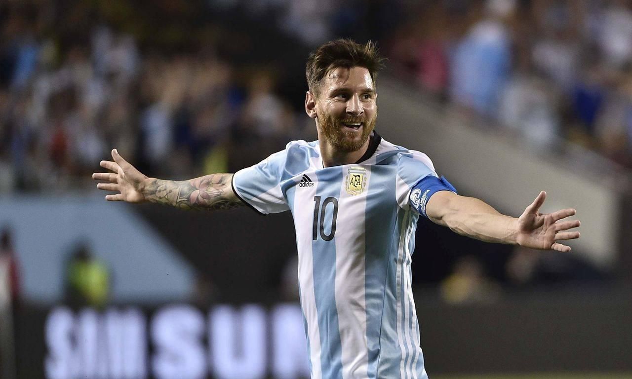 阿根廷再遇宿敌巴拉圭，梅西独挑打锋线，阿根廷赢球在望(1)