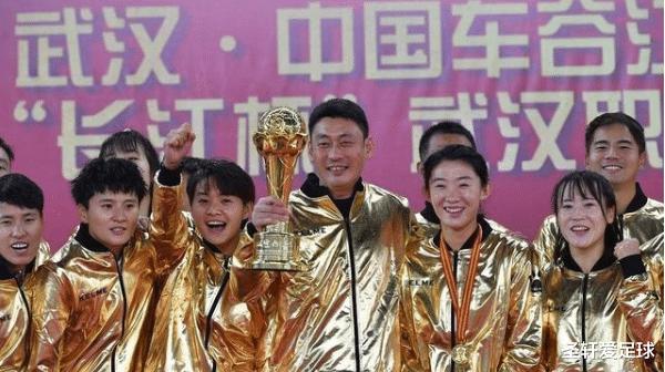 蝉联3届中国金球奖！女足历史第一人诞生，唐佳丽、王珊珊所不及(11)
