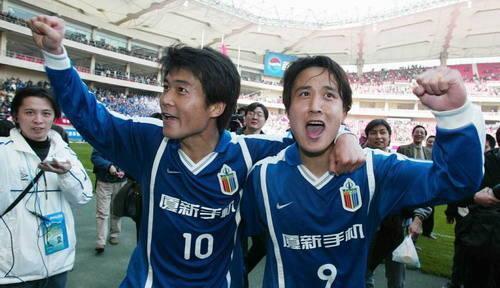 上海足球曾经的代表人物，被赞中国托蒂，祁宏现在过得咋样？(2)