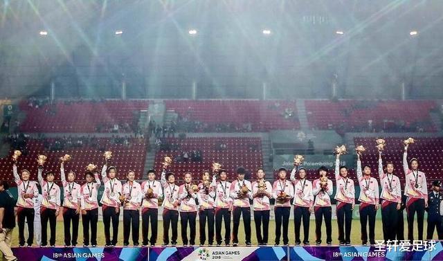 12-2！中国女足强势横扫亚洲赛场，姑娘们的倔强，触动了贾秀全(3)