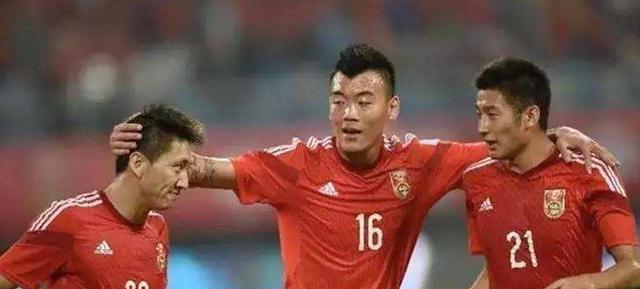 用两个5年时间，他活生生地把自己从希望之星变成中国足球的笑话(6)