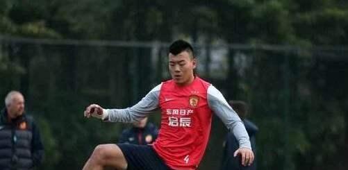 用两个5年时间，他活生生地把自己从希望之星变成中国足球的笑话(9)