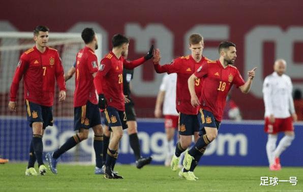 一场2-1重创西班牙！纸面阵容太差，成二流球队，欧洲杯顶多出线(2)