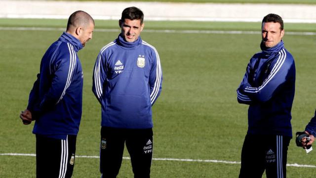 阿亚拉建议阿奎罗别去诺坎普，劳塔罗有实力担任阿根廷队的大中锋(1)