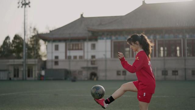 追风学霸：那些在北大清华踢足球的姑娘(7)