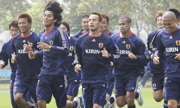 笑人如笑己！东亚最早归化球员的日本，今嘲笑国足召入5归化球员(6)