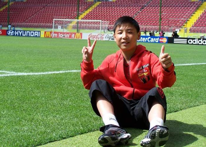 他是今国足本土希望，14岁踢职业16岁中超进球，受争议却无人能及(1)