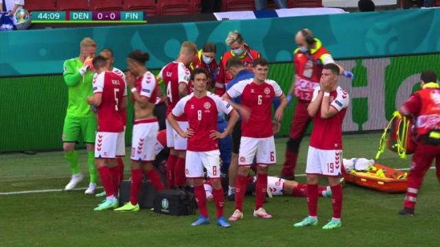 突然！欧洲杯丹麦VS芬兰比赛暂停！国米名将休克倒地，队医进场急救(2)