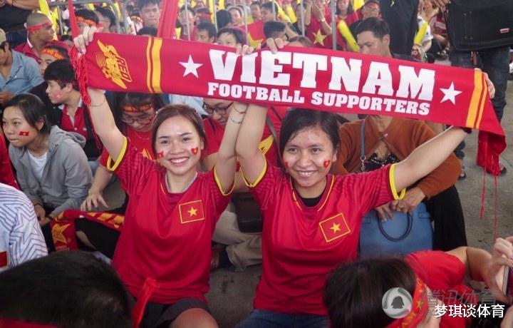 真穷！越南足协欲归化捷克门将，月薪只有10万，球迷：中国足协强(3)