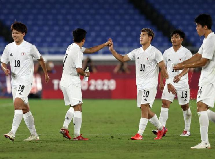 扎心了，日本国奥男足正朝着金牌的目标前进，我们还在保护U23(1)