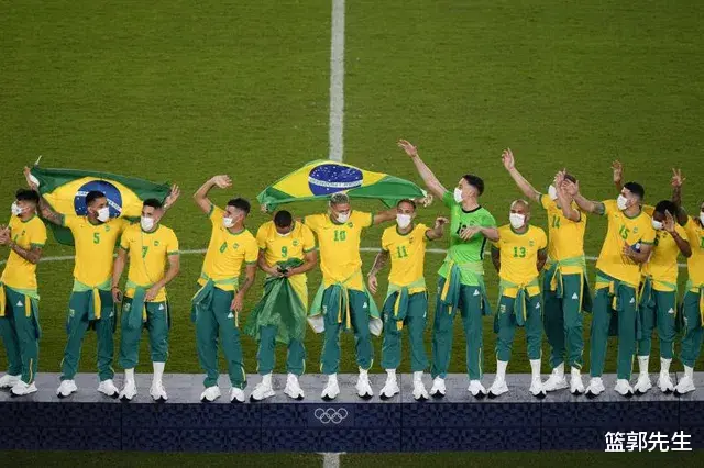 不穿中国赞助商衣服，巴西男足队长还狡辩，本国泳将都看不下去了(1)