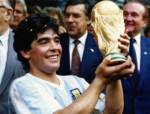 为什么说1986年世界杯是马拉多纳一个人的世界杯？(8)