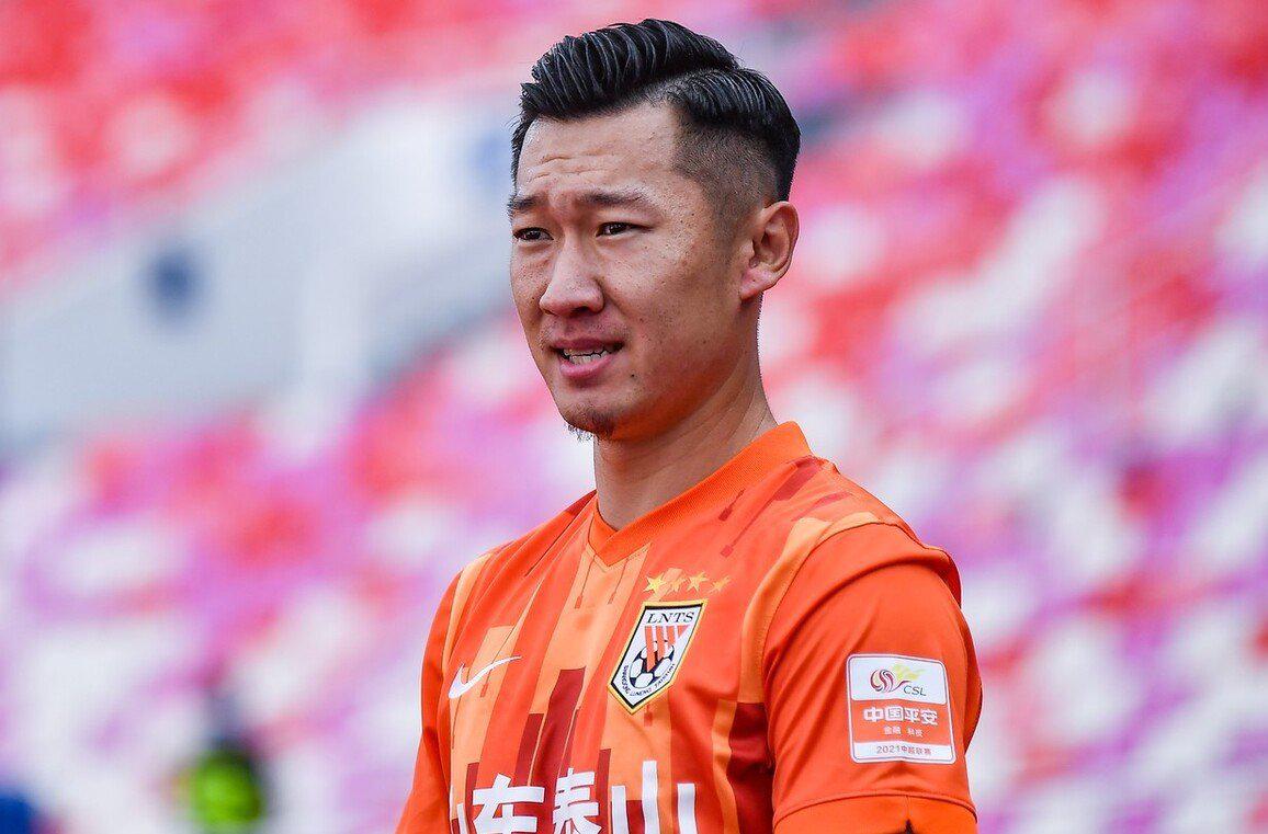 他幸亏没有留在广州队，如今在新东家被当成核心，还入选了国足(1)