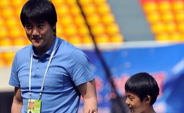 又一位中国球员亮相欧洲联赛，父亲曾是国足主力，未来值得期待(3)