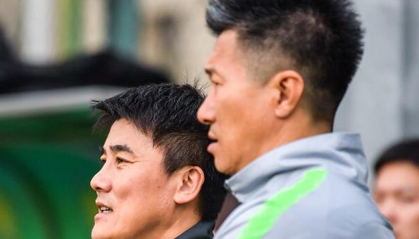 又一位中国球员亮相欧洲联赛，父亲曾是国足主力，未来值得期待(4)