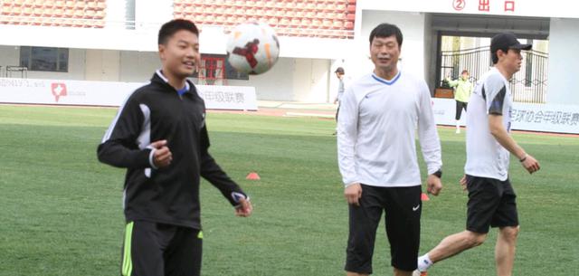 鲁能20岁中卫租借韩国球队，客串前锋送助攻，父亲哥哥都是国脚(3)