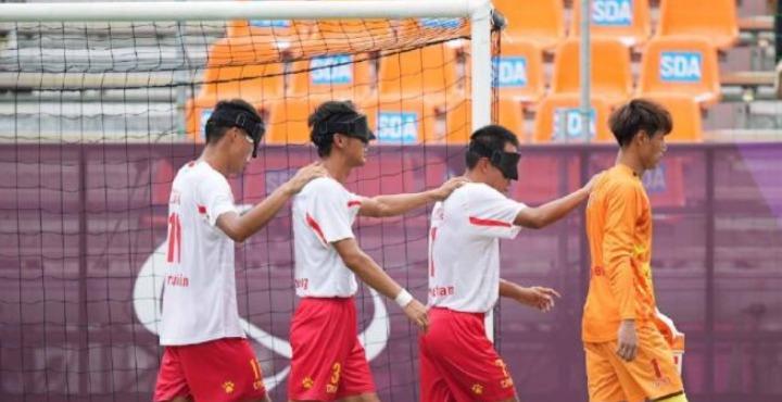 0-2！中国足球惨败无缘决赛！仍有铜牌希望，对手核心4分钟进2球(2)