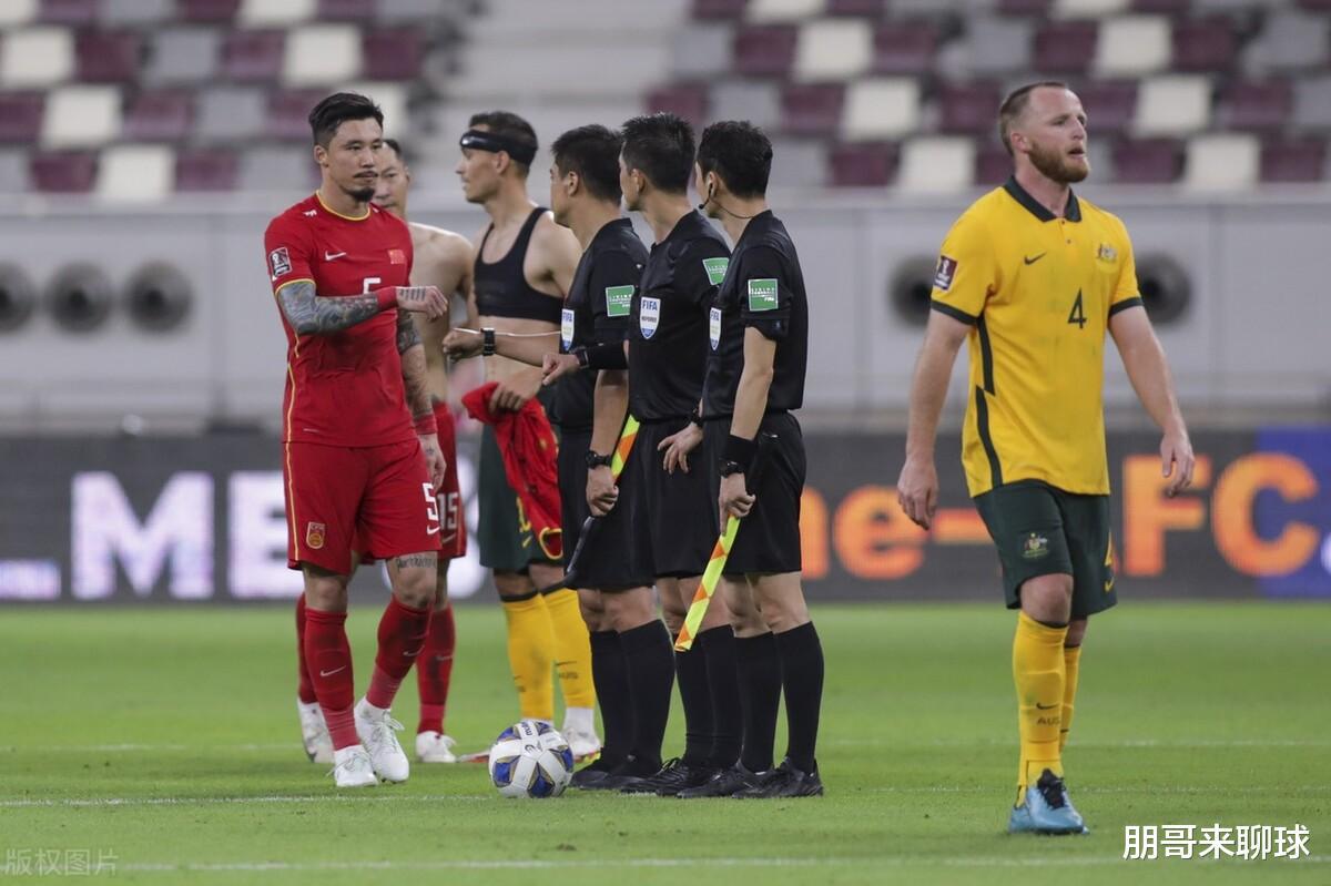 中国队0-3完败于澳大利亚并不意外，比战术落后更可怕的原因揭秘！(2)