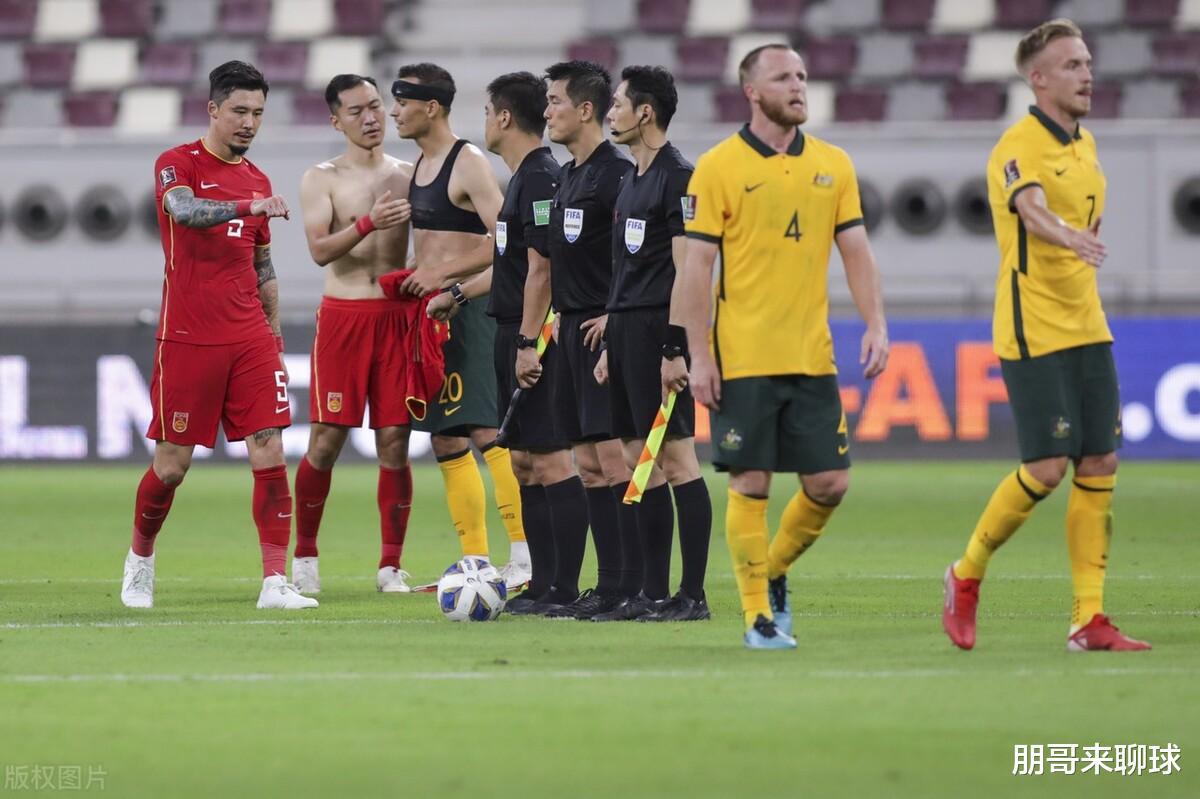 中国队0-3完败于澳大利亚并不意外，比战术落后更可怕的原因揭秘！(4)