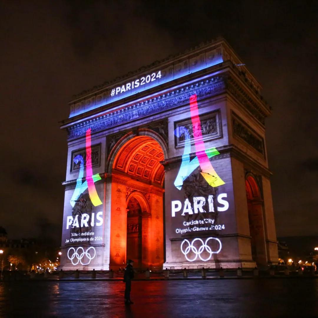 巴黎奥运会招募4.5万名志愿者：住宿交通自费，看比赛也自费！(1)