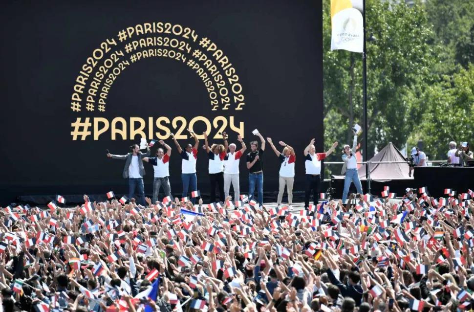 巴黎奥运会招募4.5万名志愿者：住宿交通自费，看比赛也自费！(4)
