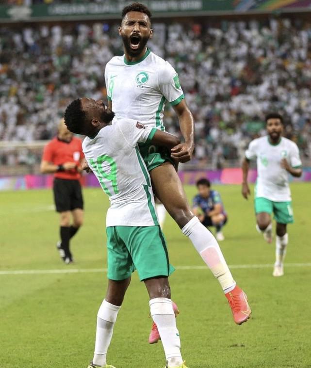 国足迎挑战！沙特将放数万球迷进场，沙媒藐视：B组最强与最弱的对抗(2)
