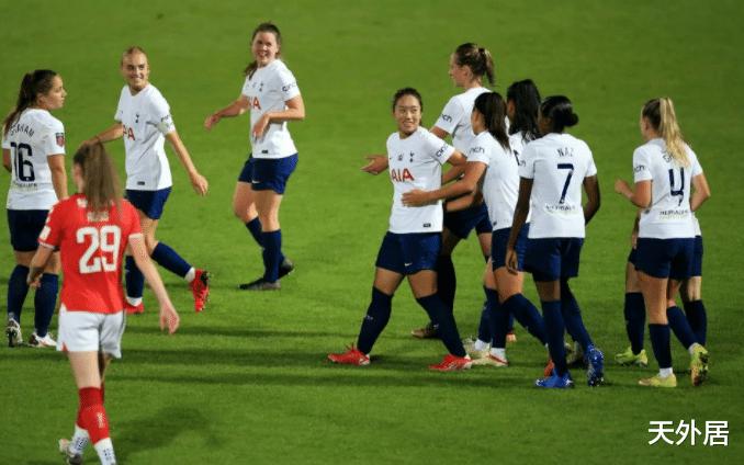 1-0！中国足球振奋1夜：留洋标杆轰全场唯一进球，队友集体拥抱她(2)