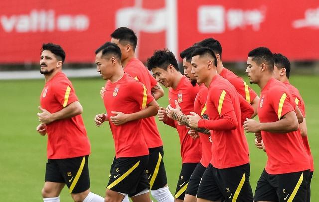 国足队长低调回应越南球迷和媒体言论：嘴上说没用，要看场上较量？(3)