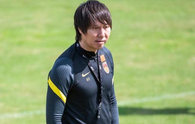 国足队长低调回应越南球迷和媒体言论：嘴上说没用，要看场上较量？(4)