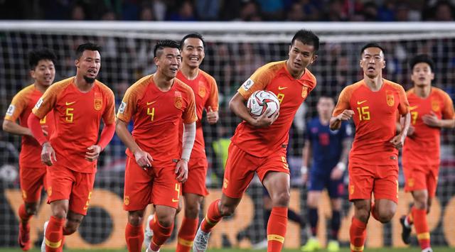 中国足球普及做不好 就只能次中选优到国家队踢球(2)