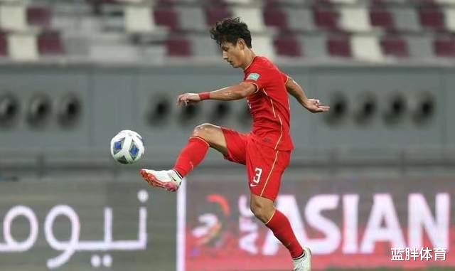 王燊超成国足后防表现最出色的球员，曾送出妙传，却被武磊挥霍(1)