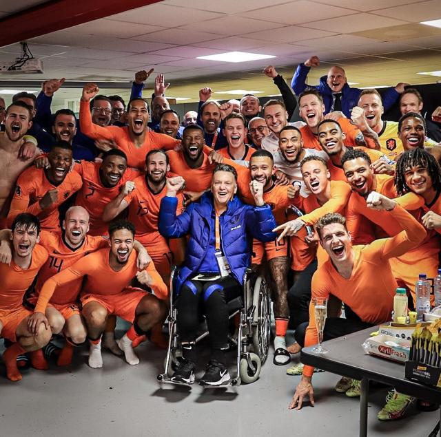 范大厨生死战完克挪威，荷兰队时隔8年重回世界杯！(1)