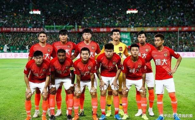 中超豪门最新决定引爆争议，球迷吐槽，中国足球太奇葩！(2)