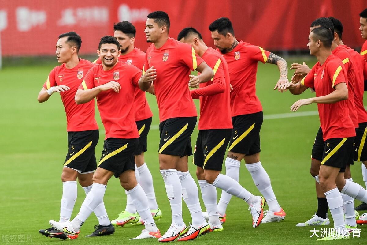 欧洲传来消息：老挝拿下一名归化球员，中国国足或迎来新挑战(2)