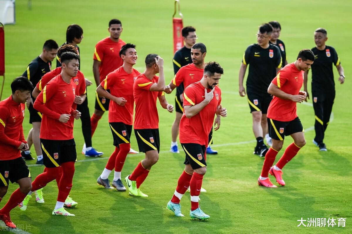 欧洲传来消息：老挝拿下一名归化球员，中国国足或迎来新挑战(4)