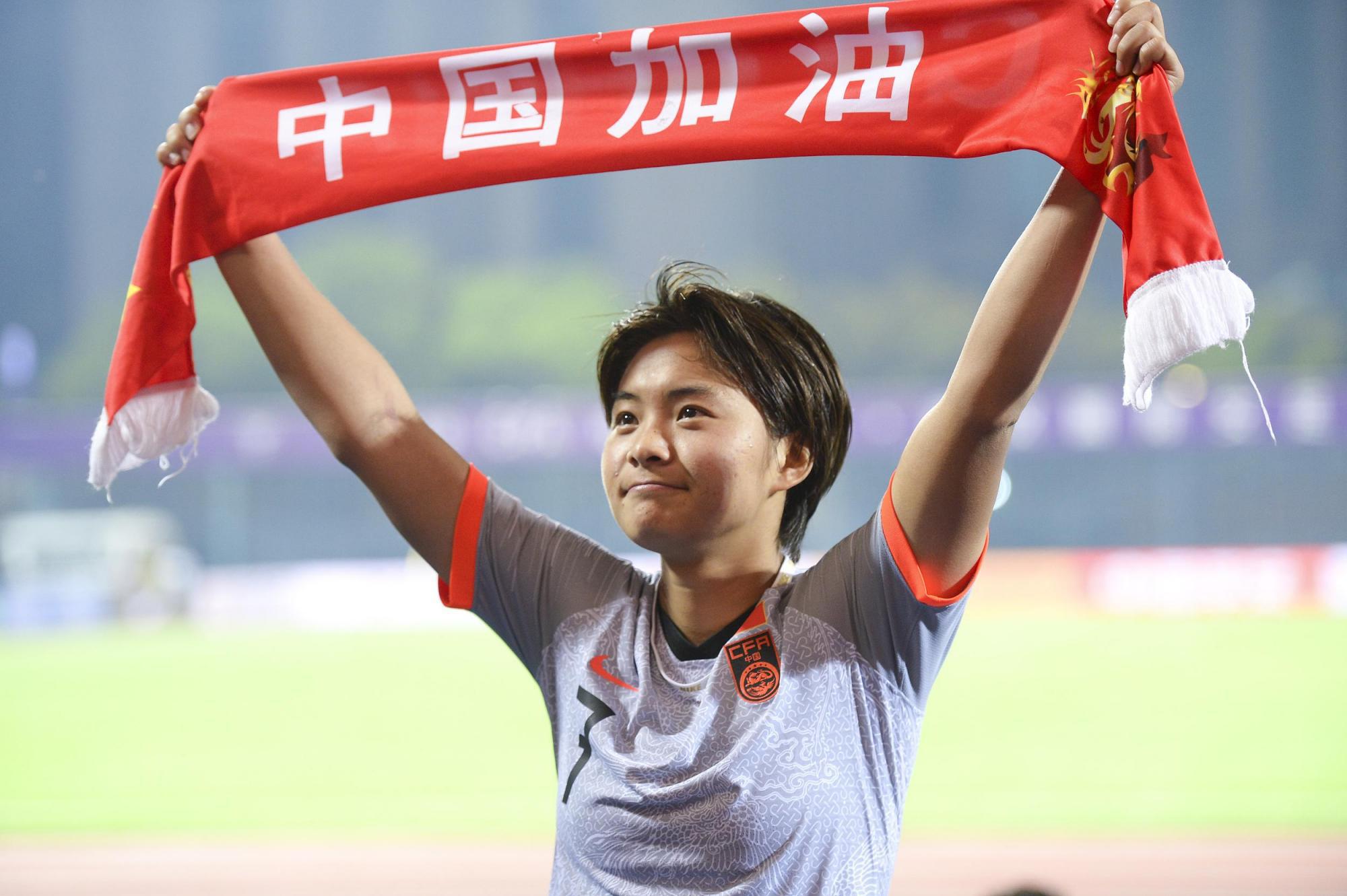 ​中国女足一号球星王霜，姆巴佩都直言佩服，中国球迷的骄傲(1)