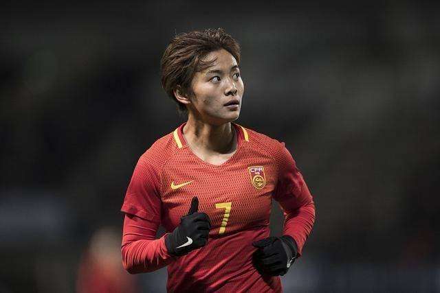 ​中国女足一号球星王霜，姆巴佩都直言佩服，中国球迷的骄傲(3)