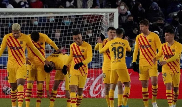 皇马压哨进球2-2绝平弱旅巴萨1-0绝杀保级队梅西复出巴黎4-0(7)