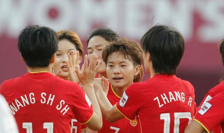 大师的低级失误，中国女足对越南，王霜的4次越位造成3个进球无效(1)