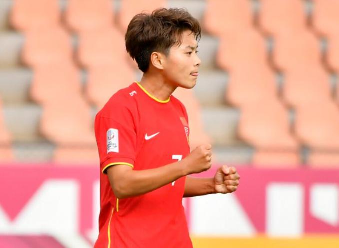 大师的低级失误，中国女足对越南，王霜的4次越位造成3个进球无效(2)