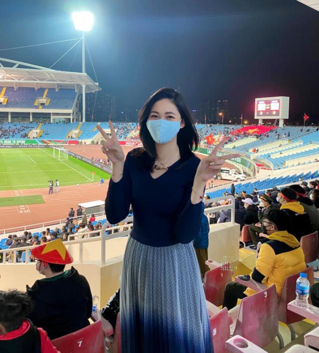越南女球迷图鉴②越南小姐新年红包庆祝越南赢国足(4)