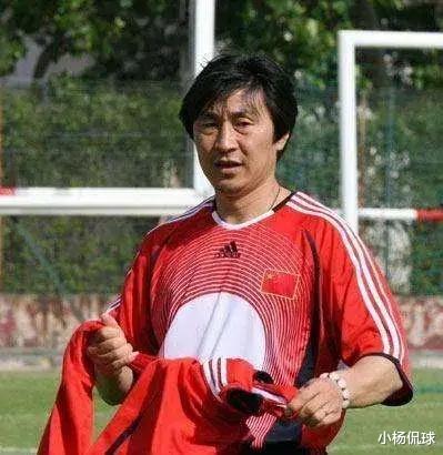 柳海光，中国男足的榜样，看看柳海光是怎么踢球的(2)