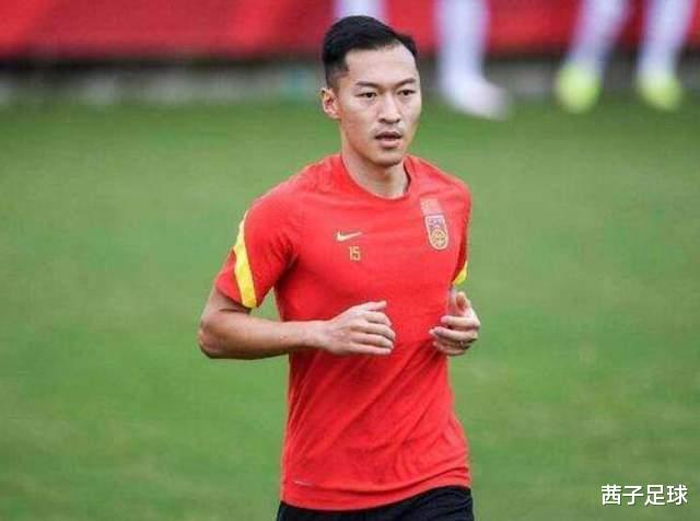 媒体人：海参一事把吴曦坑了，但是他依然是中国男足顶尖球员(2)